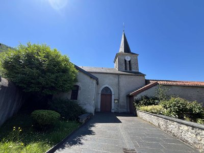 Parvis de l'église Notre-Dame-de-l'Assomption